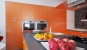 Угловая кухня в стиле модерн оранжевого цвета - Сити