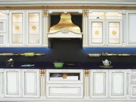 кухня золотая лукреция в стиле прованс с фасадами из италии в каталоге